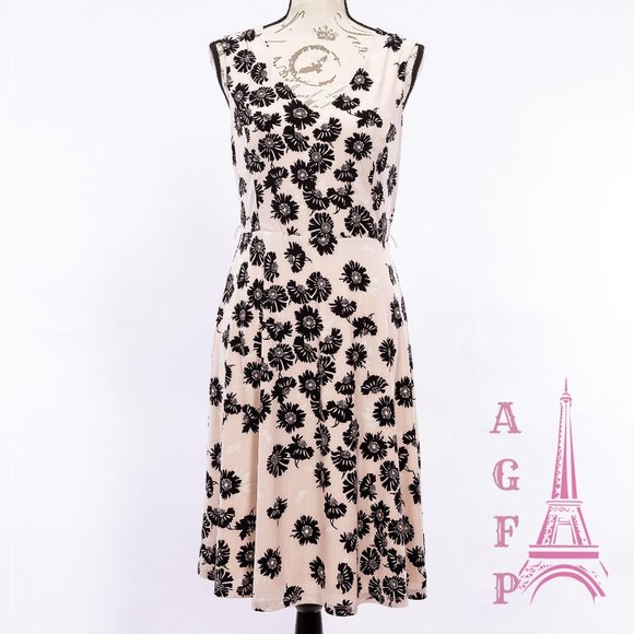 Tommy Hilfiger Dresses & Skirts - Tommy Hilfiger Floral Blush V neck dres